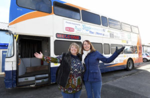 Dos mujeres transforman un autobús en un refugio para sintecho